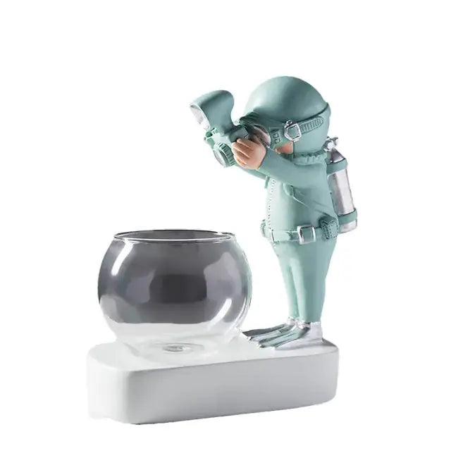 Nordic Astronaut Spacewalker Resin Planter - Nordic Style Decor Vase  | ADIAMANT FINDS