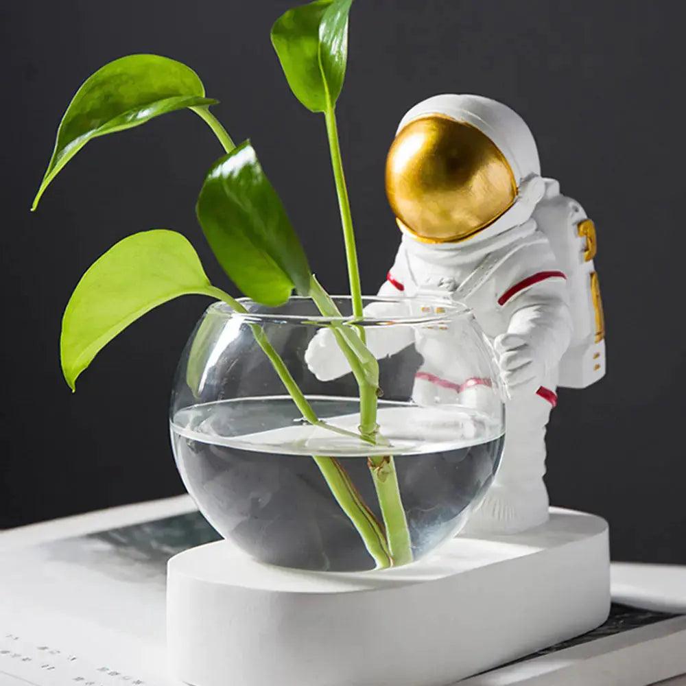 Nordic Astronaut Spacewalker Resin Planter - Nordic Style Decor Vase  | ADIAMANT FINDS