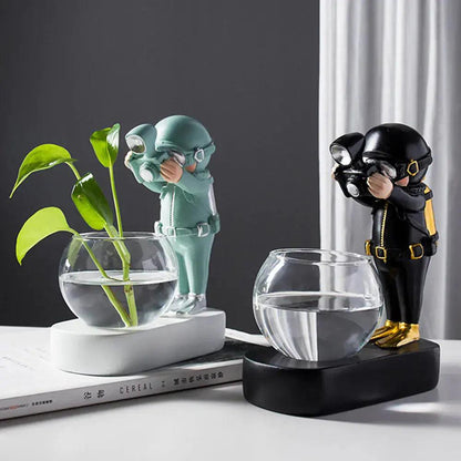 Nordic Astronaut Spacewalker Resin Planter - Nordic Style Decor Vase  | ADIAMANT FINDS